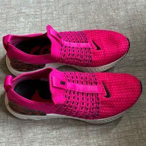 Slip on running shoes